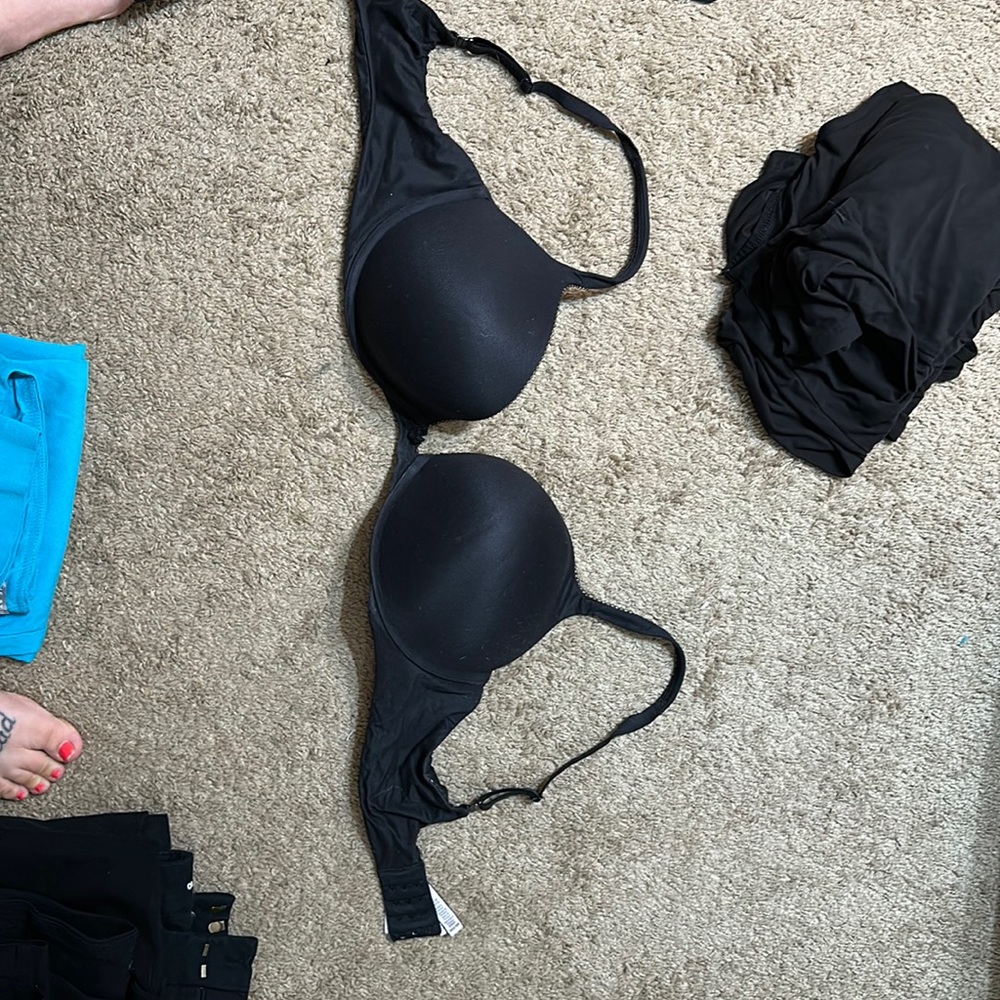 38DD Victoria’s Secret bra